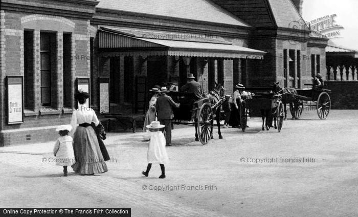 Photo of Ross On Wye, People Arriving At The Railway Station 1906