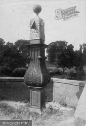 Wilton Bridge, Old Sun Dial 1906, Ross-on-Wye