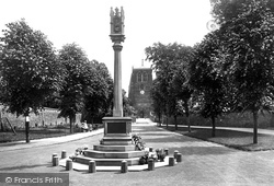 Holy Trinity Church And Memorial Cross 1922, Rothwell