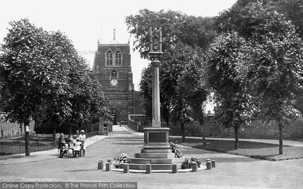 Photo of Rothwell, Holy Trinity Church And Memorial Cross 1922