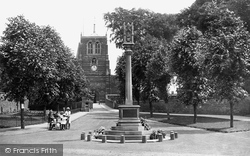 Holy Trinity Church And Memorial Cross 1922, Rothwell