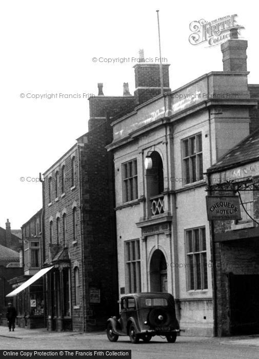 Photo of Rothwell, The Chequers Hotel, Market Place c.1950
