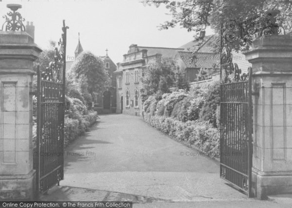 Photo of Rothwell, The Congregational Church c.1960