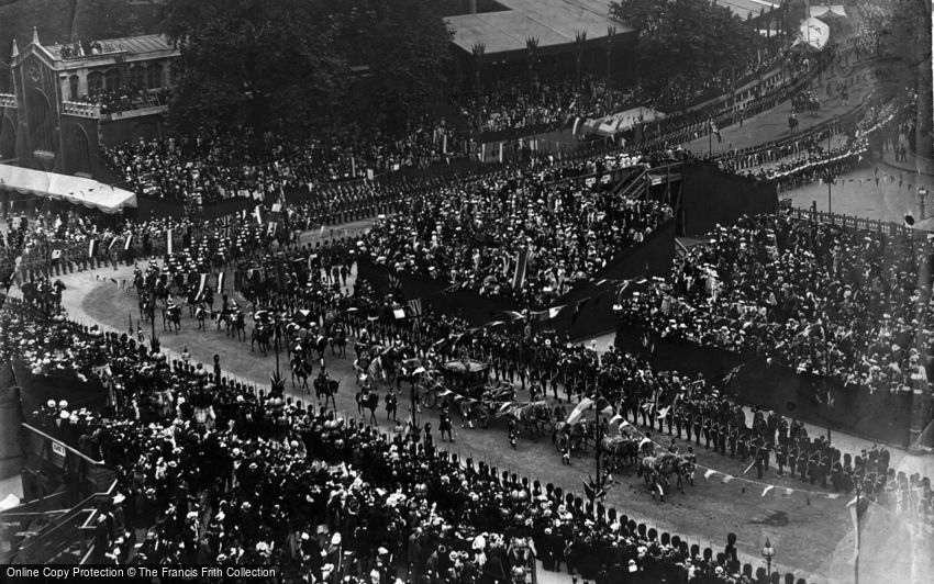 Royalty, Coronation of King Edward, Procession in Parliament Square 1902