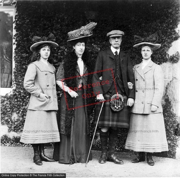 Photo of Royalty, Princess Louise And Alexander Duff, Duke And Duchess Of Fife And Their Daughters c.1900