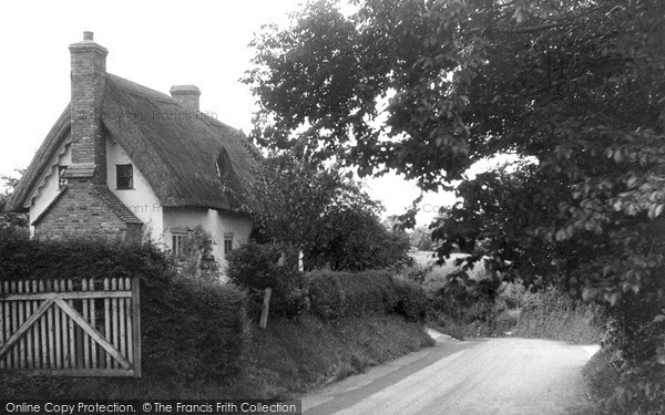 Photo of Roydon, Harlow Road c.1955