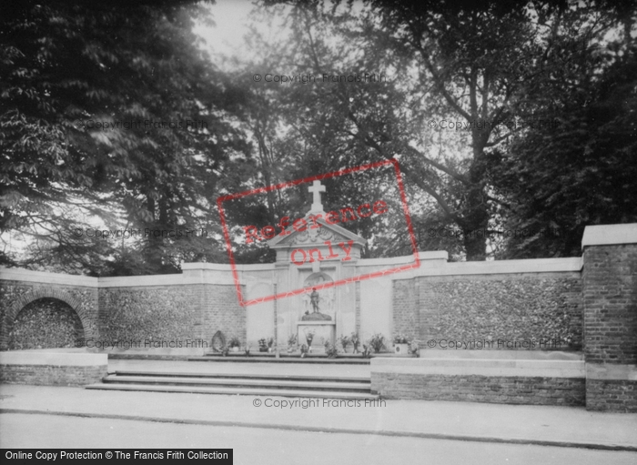 Photo of Royston, War Memorial 1929