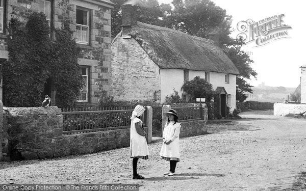 Photo of Ruan Minor, Girls In The Village 1911