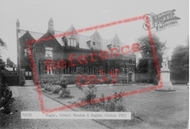 School Museum And Hughes Statue 1922, Rugby