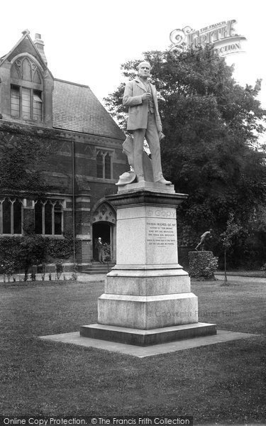 Photo of Rugby, Thomas Hughes Statue 1922