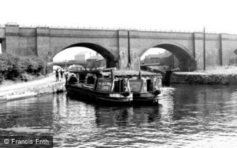 Runcorn, the Locks c1955