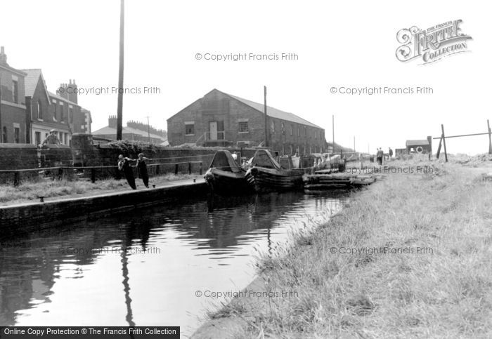 Photo of Runcorn, the Locks c1955