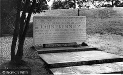 John Kennedy Memorial c.1960, Runnymede