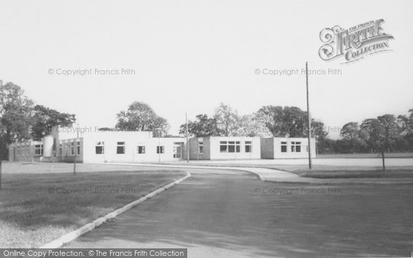 Photo of Rushden, South End Junior School c.1965