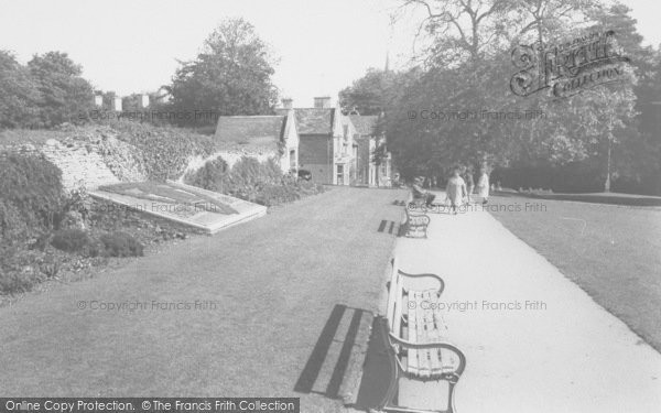 Photo of Rushden, The Gardens, Hall Park c.1960