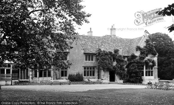 Photo of Rushden, The Hall c.1955