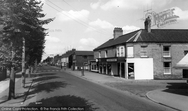 Photo of Rushden, Wellingborough Road c.1965