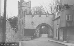 Castle Gateway c.1936, Ruthin