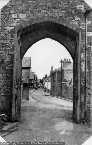 Photo of Ruthin, Castle Street c.1956