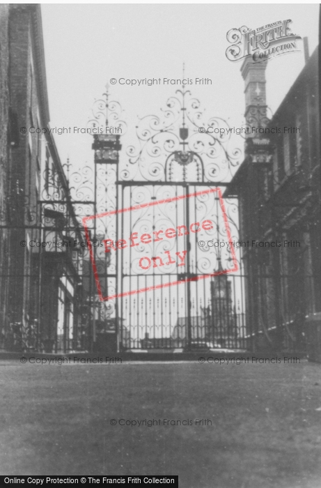 Photo of Ruthin, Church Gates c.1936