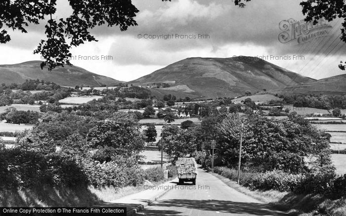 Photo of Ruthin, Mold Road c.1955