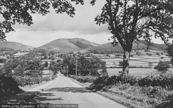 Photo of Ruthin, Mold Road c.1955