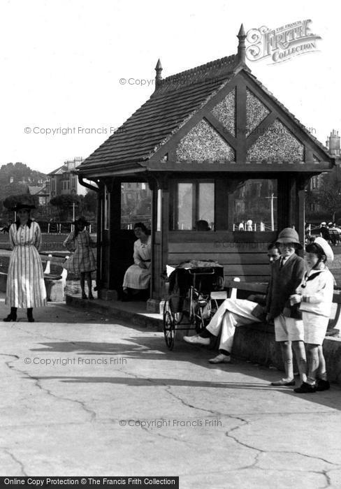 Photo of Ryde, Families At An Esplanade Shelter 1918