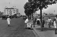 Ice Cream Seller 1923, Ryde