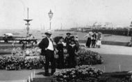 People In Western Esplanade Gardens 1904, Ryde