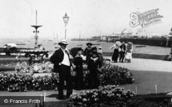 People In Western Esplanade Gardens 1904, Ryde