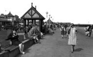 People On The Seafront 1927, Ryde