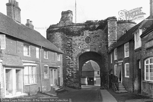 Photo of Rye, The Landgate 1925