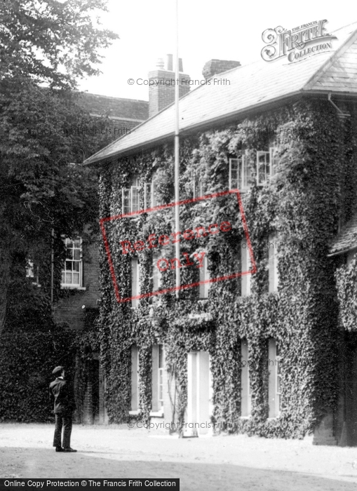 Photo of Saffron Walden, Admiring Ivy, Myddylton Place 1907