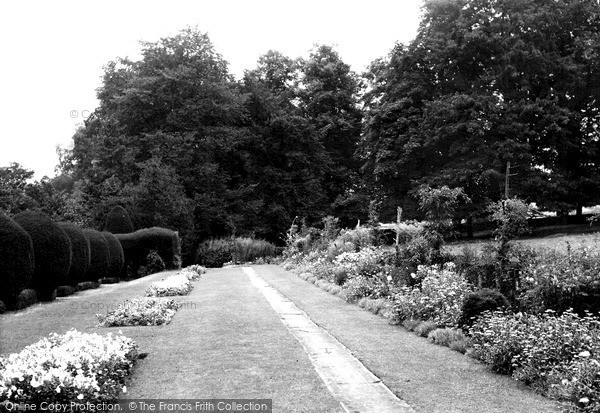 Photo of Saffron Walden, Bridge End Gardens c.1950