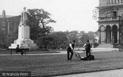 Gardeners At The Peel Park Museum 1889, Salford