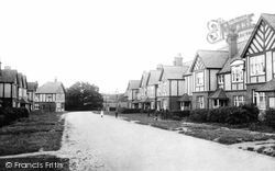 Dunraven Avenue 1907, Salfords