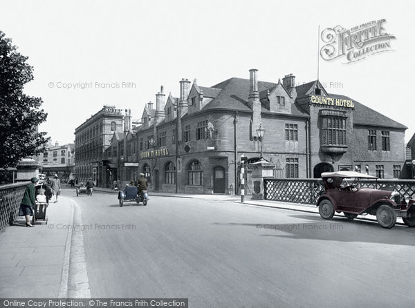 Photo of Salisbury, Bridge Street And The County Hotel 1928