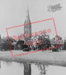 Cathedral And Bishops Palace 1906, Salisbury
