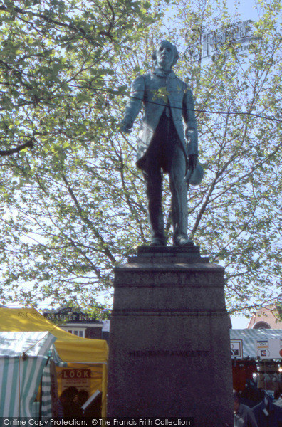 Photo of Salisbury, Fawcett Statue 2004