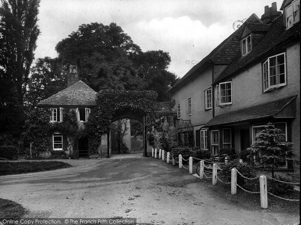 Photo of Salisbury, Harnham Gate 1928