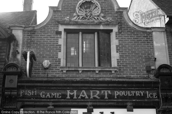 Photo of Salisbury, Hart's Sign 2004