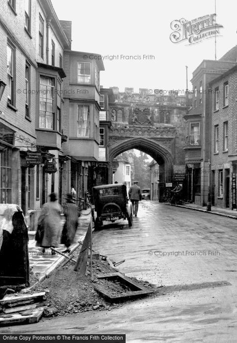 Photo of Salisbury, High Street 1928