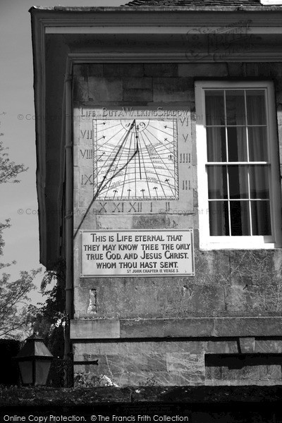 Photo of Salisbury, Malmesbury House, The Sundial 2004