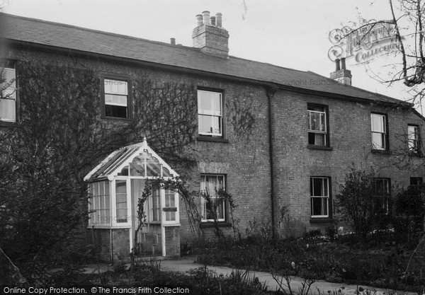Photo of Salisbury, Mill Road, The Clovelly Hotel c.1955