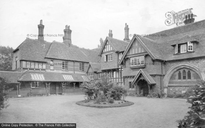 Photo of Salisbury, St Nicholas Hospital 1913