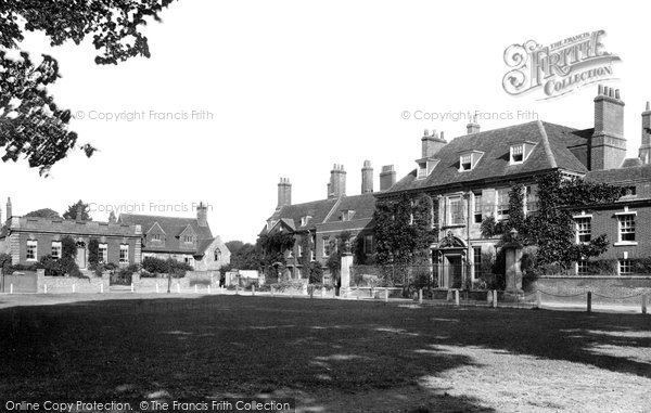 Photo of Salisbury, The Close, The Choristers' Green 1911