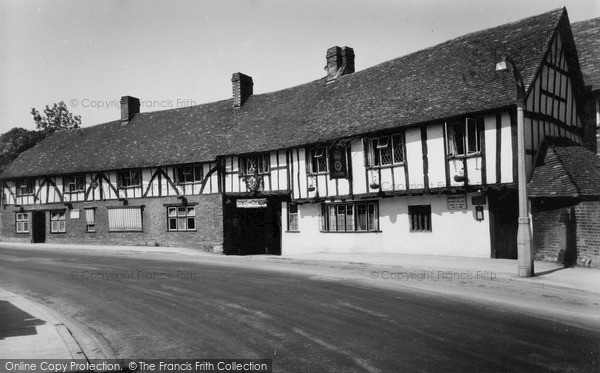 Photo of Salisbury, The Rose And Crown c.1955