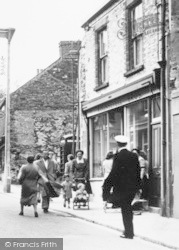 Pedestrians In Fore Street 1952, Saltash