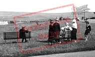 Saltburn-By-The-Sea, A Family At Leisure 1923, Saltburn-By-The-Sea