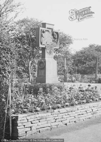 Photo of Saltburn By The Sea, The War Memorial c.1960